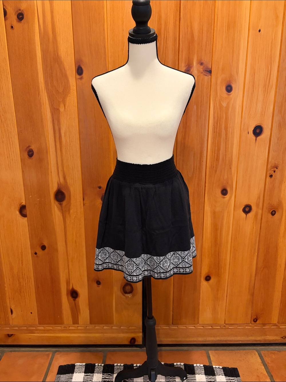 Old Navy Black Embroidered Mini Skirt Beach Cover Up Size M